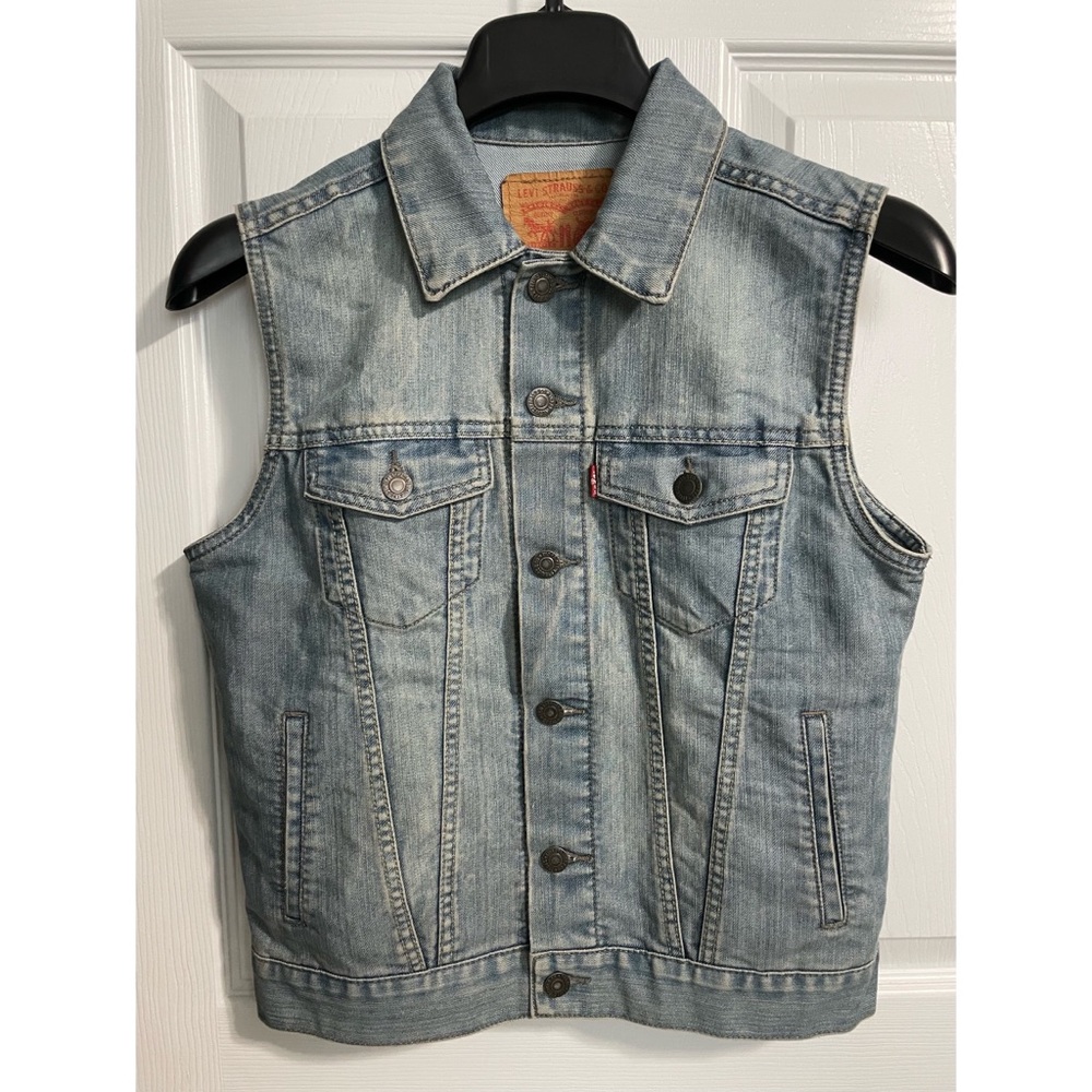 Levi’s Denim Trucker Vest Size Boy’s Medium (10-12)